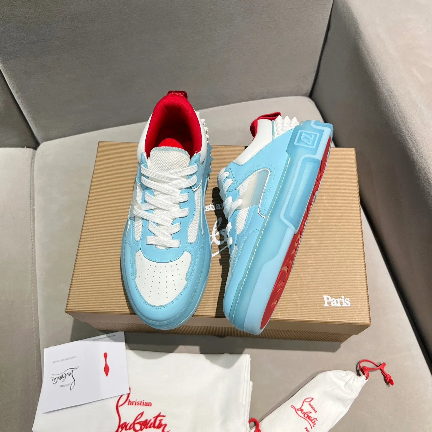 Men's shoes 💰700 🌹🌹🌹̋ Wang Junkai Yang Mi Xu Kai Zhang Jingyi Ding Chengxin Chen Muchi Wang Ziyi Same style Christian Louboutin 2024 [New product] ASTROLOUBI unisex thick-soled sports shoes red-soled shoes perfectly integrate fashion and sports, The fabrics are made of luxurious calfskin, soft suede, smooth satin and laminated leather, and the back is decorated with classic rivets. The interior is blended with a knitted tongue for added durability, breathability and quick-drying comfort. The outsole is made of a combination of EVA foam and imported rubber, and the colorful CL iconic letters on the side of the outsole show the brand's unique style. It is a ceiling-level comfortable skate shoe! ! ! Multiple colors available, currently men’s sizes 39--45 (women’s sizes 35--40, currently being updated)